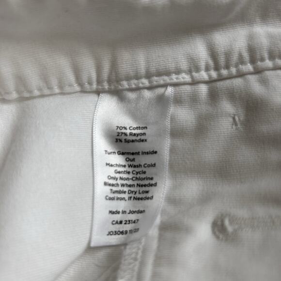 NWT TALBOTS Women’s Preppy White Curvy Mariner Shorts W/Silver Buttons Size 6P - Picture 9 of 9